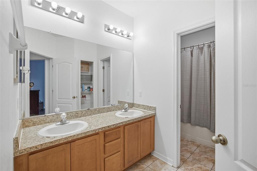 En Venta: $499,900 (6 camas, 3 baños, 3402 Pies cuadrados)