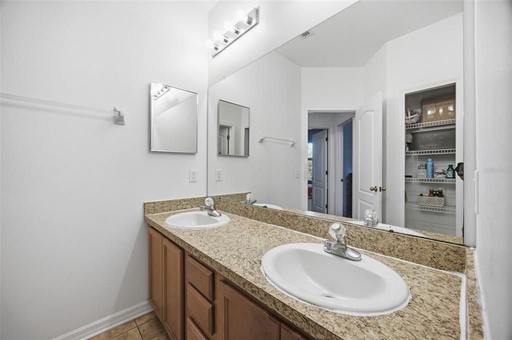 En Venta: $499,900 (6 camas, 3 baños, 3402 Pies cuadrados)