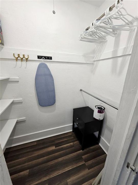 В аренду: $1,199 (0 спален, 1 ванн, 350 Квадратных фут)