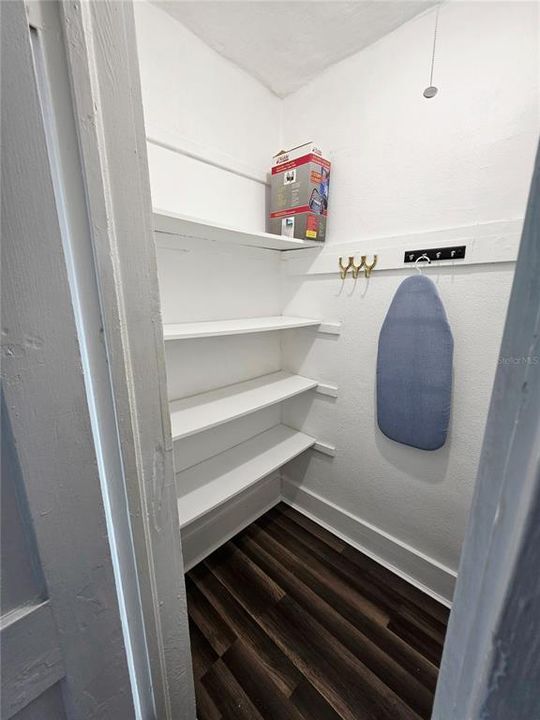В аренду: $1,199 (0 спален, 1 ванн, 350 Квадратных фут)