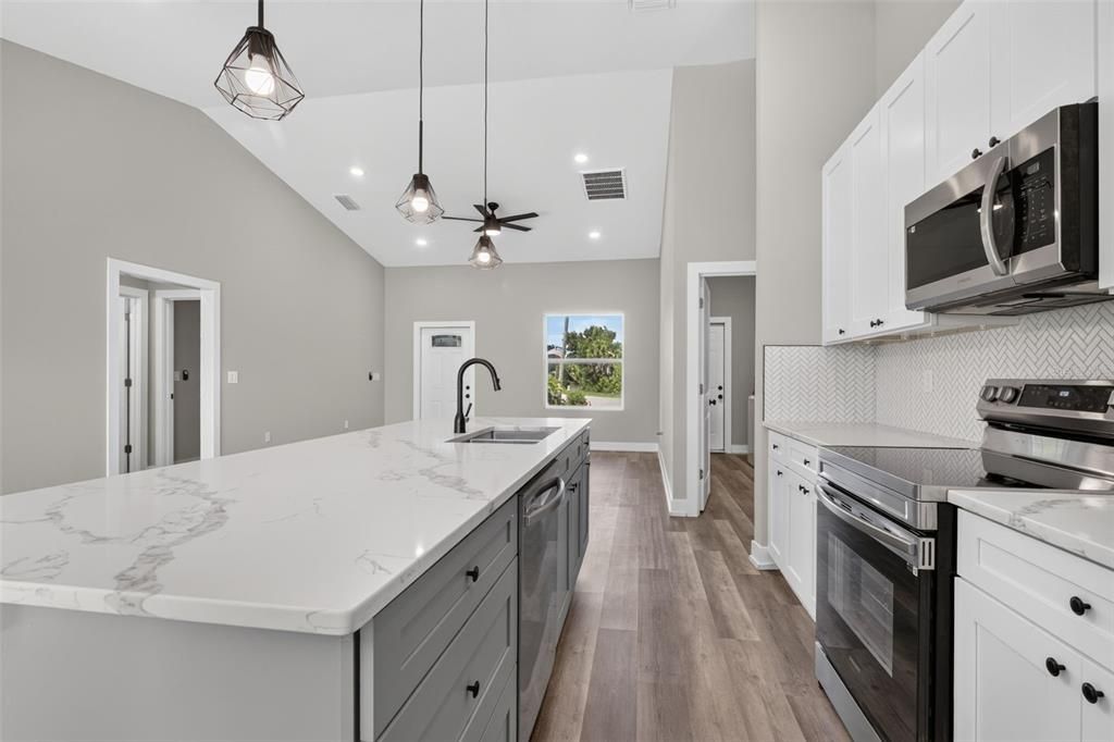 For Sale: $360,000 (3 beds, 2 baths, 1526 Square Feet)