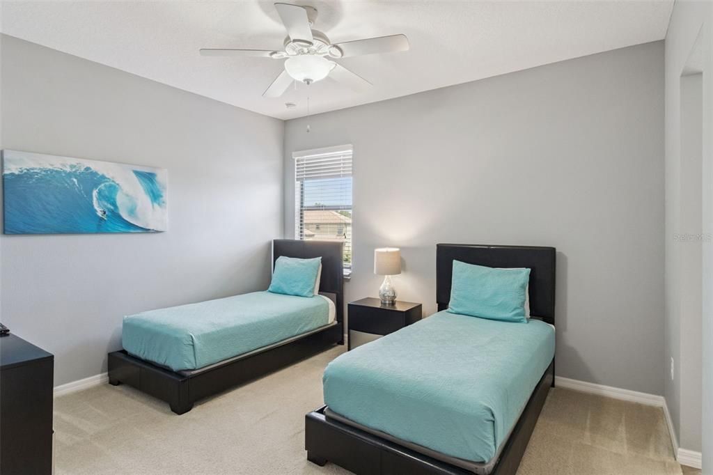 For Sale: $449,999 (5 beds, 4 baths, 2450 Square Feet)
