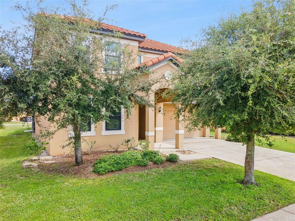 For Sale: $449,999 (5 beds, 4 baths, 2450 Square Feet)