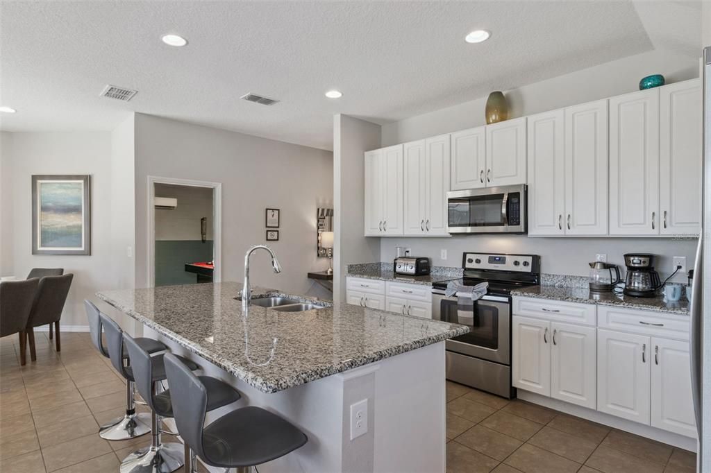 For Sale: $449,999 (5 beds, 4 baths, 2450 Square Feet)