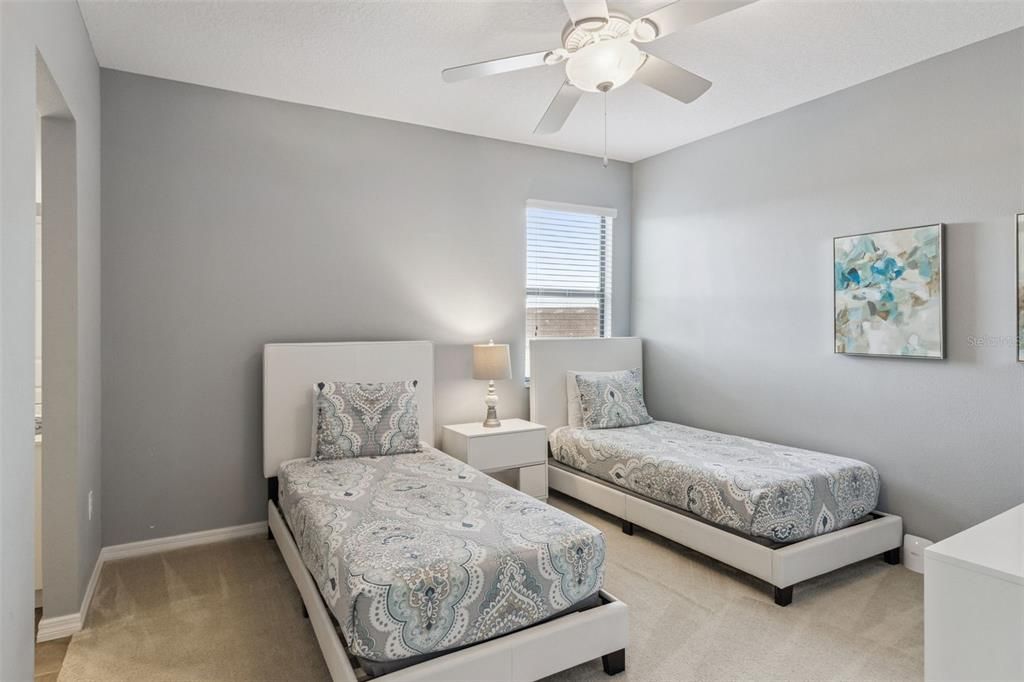 For Sale: $449,999 (5 beds, 4 baths, 2450 Square Feet)