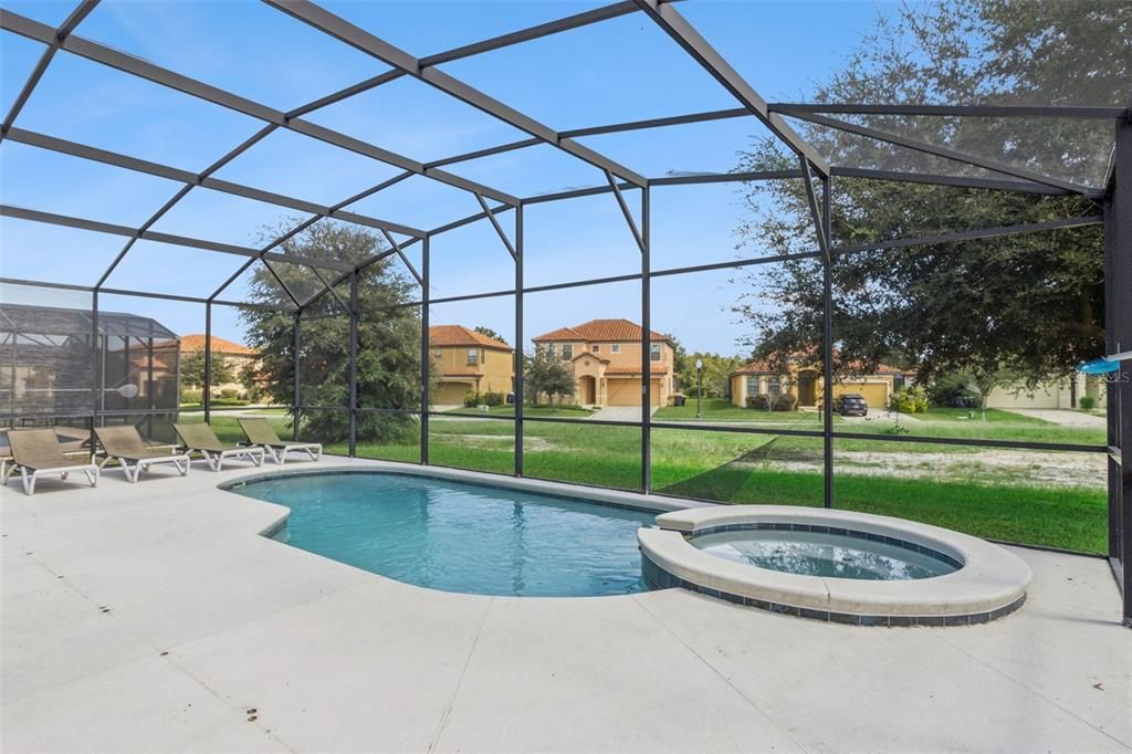 For Sale: $449,999 (5 beds, 4 baths, 2450 Square Feet)