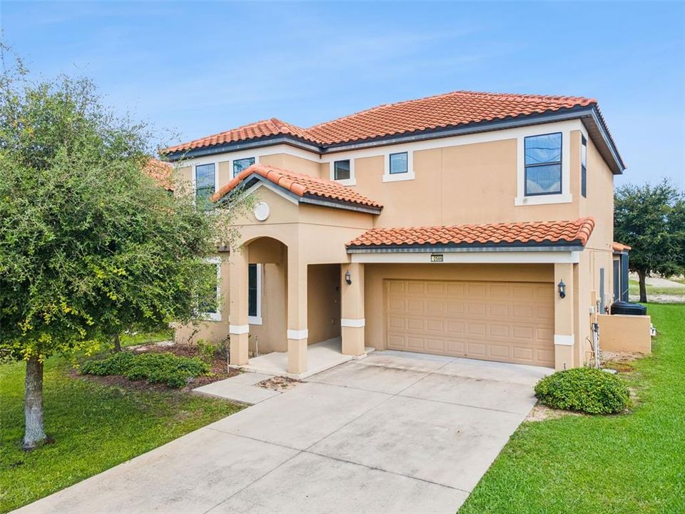For Sale: $449,999 (5 beds, 4 baths, 2450 Square Feet)