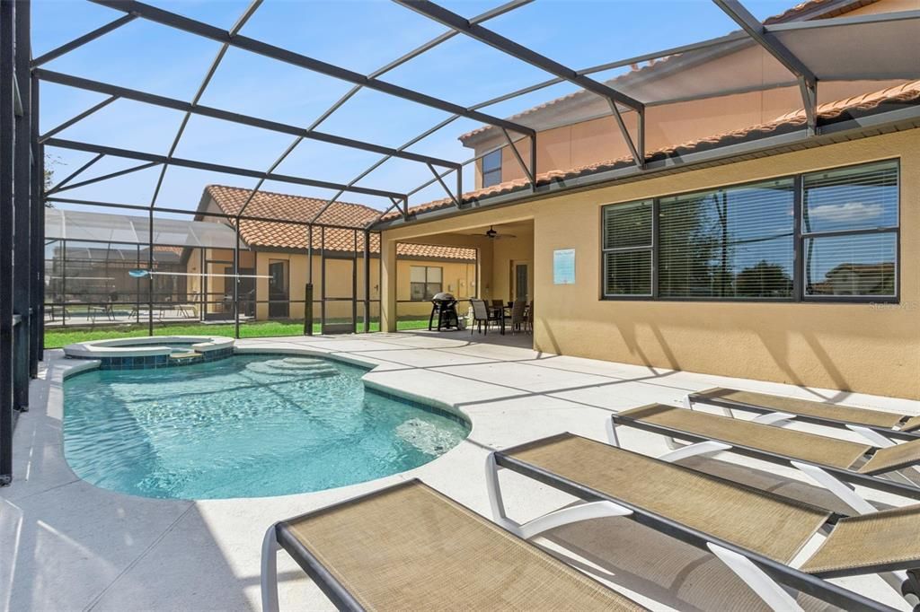 For Sale: $449,999 (5 beds, 4 baths, 2450 Square Feet)