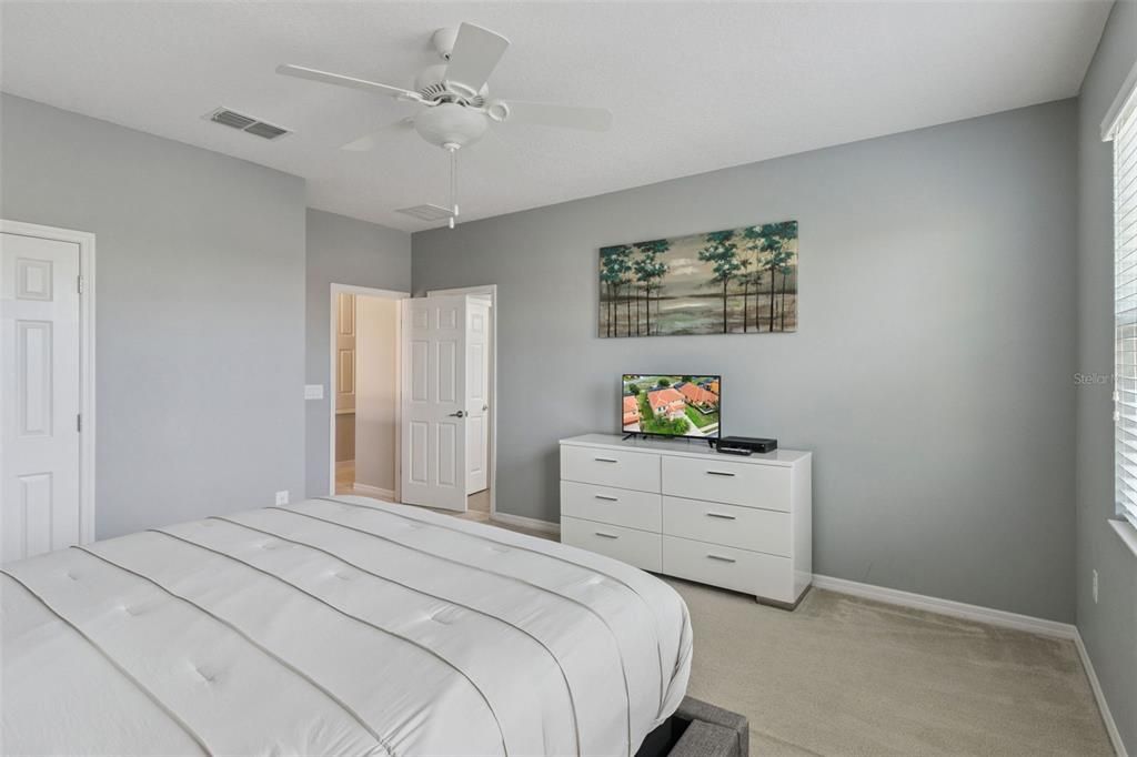For Sale: $449,999 (5 beds, 4 baths, 2450 Square Feet)