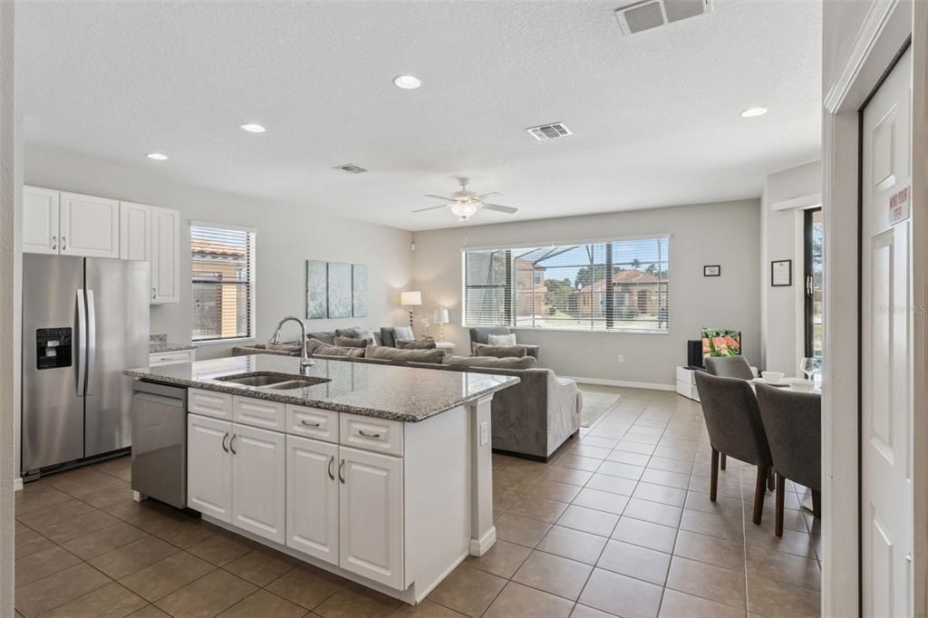 For Sale: $449,999 (5 beds, 4 baths, 2450 Square Feet)