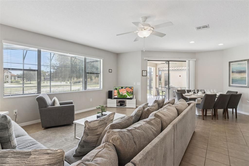 For Sale: $449,999 (5 beds, 4 baths, 2450 Square Feet)