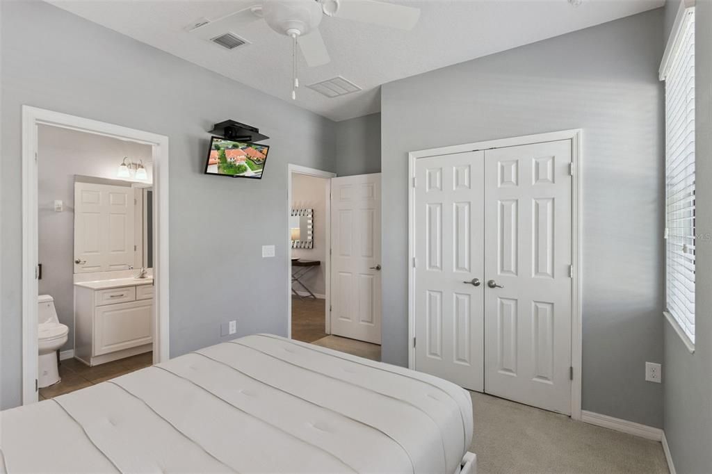 For Sale: $449,999 (5 beds, 4 baths, 2450 Square Feet)