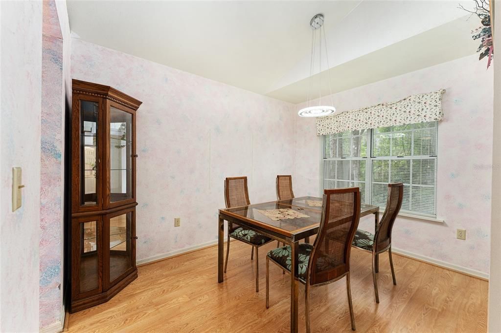 На продажу: $299,000 (2 спален, 2 ванн, 1103 Квадратных фут)