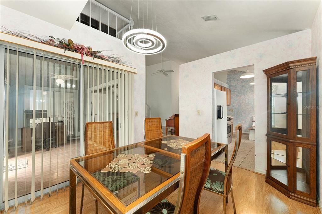 На продажу: $299,000 (2 спален, 2 ванн, 1103 Квадратных фут)