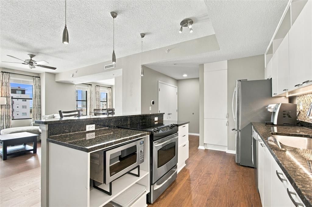 For Sale: $625,000 (2 beds, 2 baths, 1684 Square Feet)