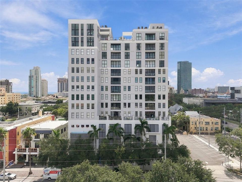 For Sale: $625,000 (2 beds, 2 baths, 1684 Square Feet)