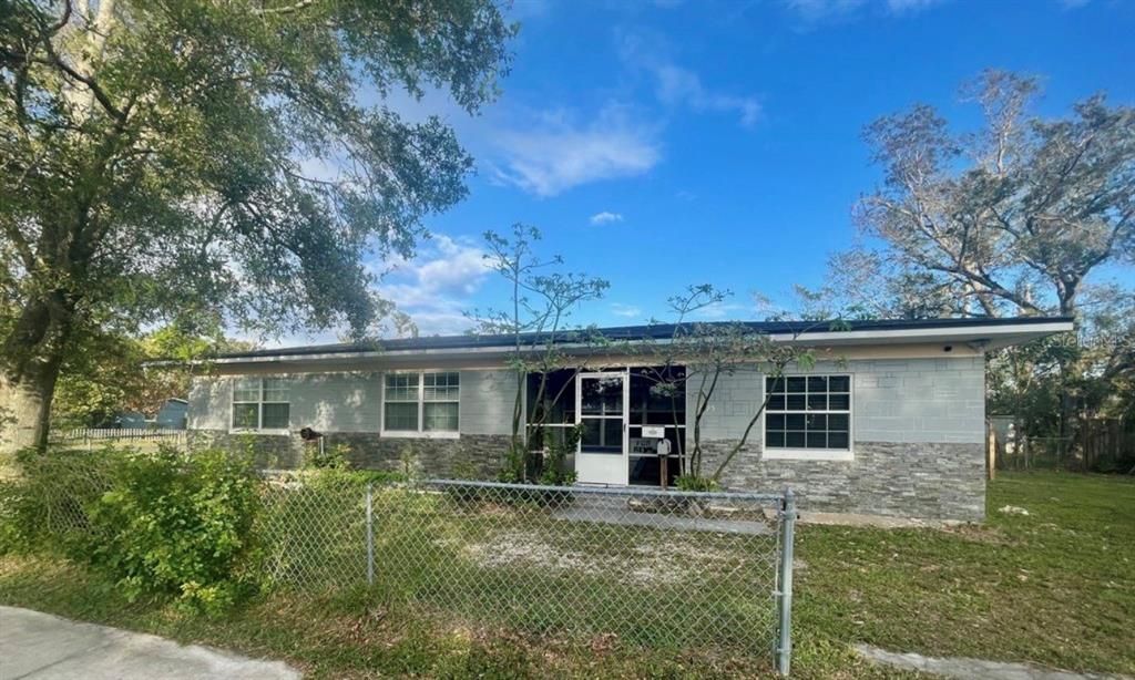 For Rent: $2,150 (3 beds, 2 baths, 1246 Square Feet)