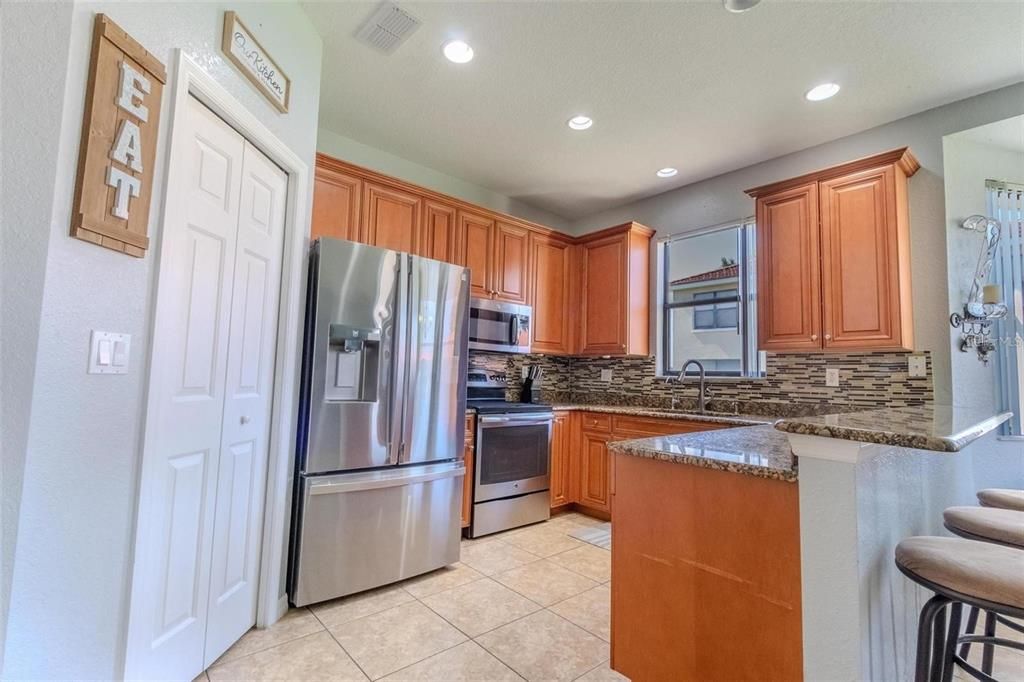 For Rent: $2,400 (4 beds, 2 baths, 2187 Square Feet)