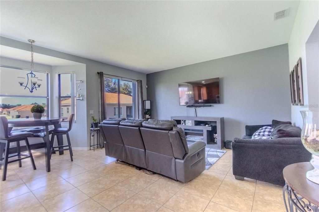 For Rent: $2,400 (4 beds, 2 baths, 2187 Square Feet)