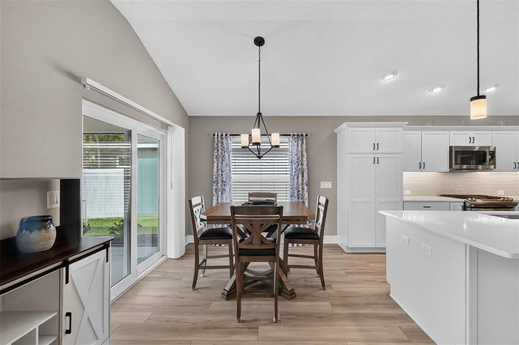 En Venta: $799,000 (3 camas, 2 baños, 1953 Pies cuadrados)