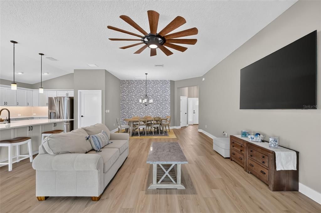 En Venta: $799,000 (3 camas, 2 baños, 1953 Pies cuadrados)