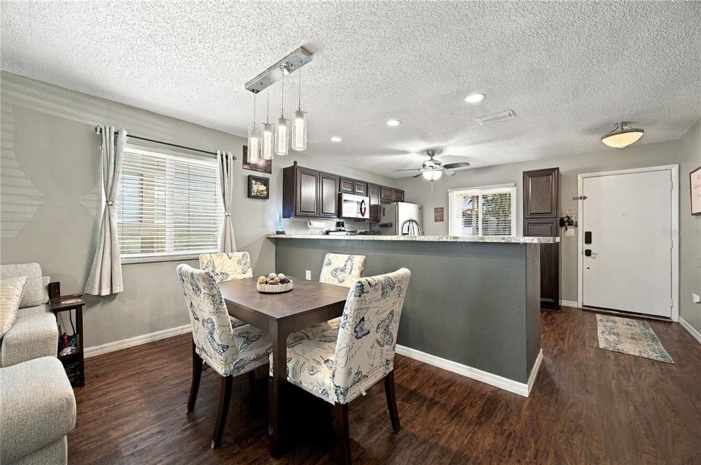 For Sale: $245,000 (2 beds, 2 baths, 1030 Square Feet)