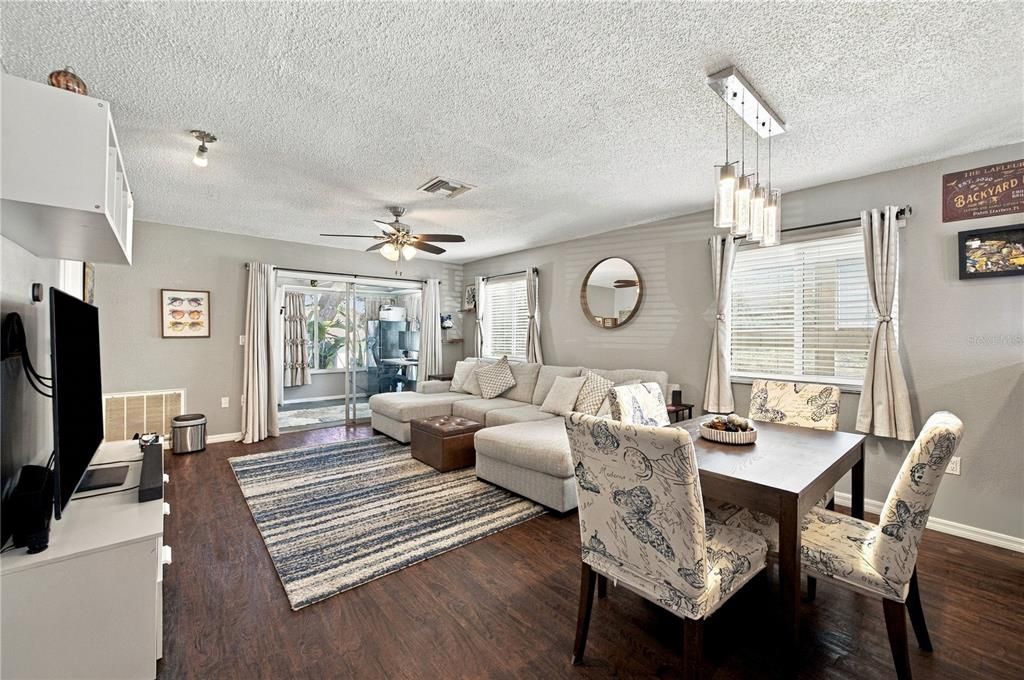 For Sale: $245,000 (2 beds, 2 baths, 1030 Square Feet)