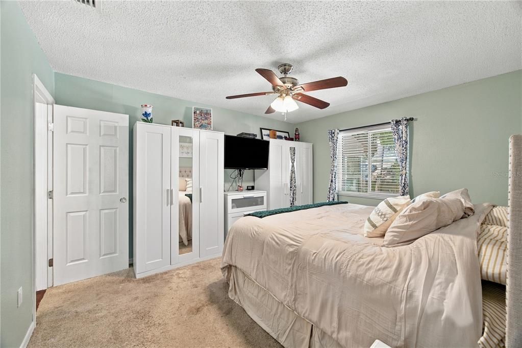 For Sale: $245,000 (2 beds, 2 baths, 1030 Square Feet)