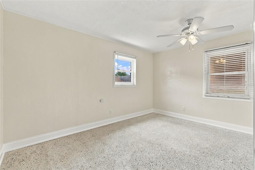 For Sale: $369,000 (2 beds, 1 baths, 850 Square Feet)