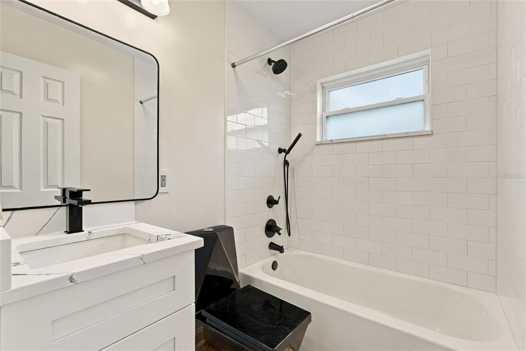 For Sale: $369,000 (2 beds, 1 baths, 850 Square Feet)