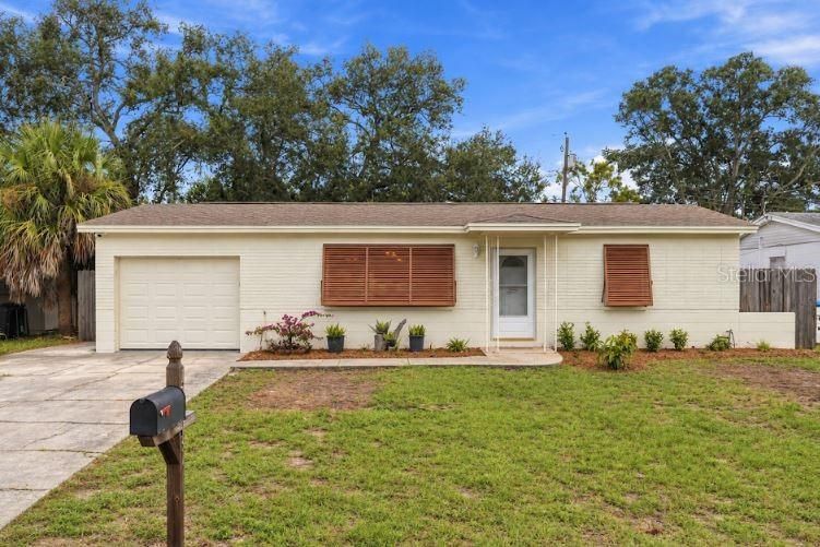 For Sale: $369,000 (2 beds, 1 baths, 850 Square Feet)