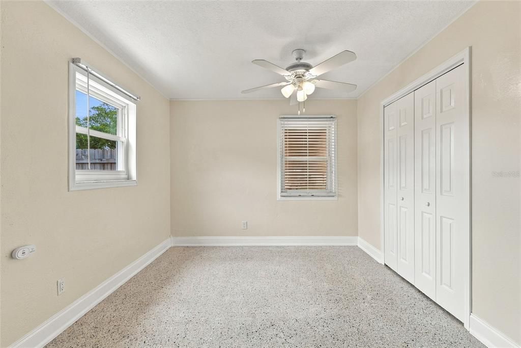 For Sale: $369,000 (2 beds, 1 baths, 850 Square Feet)