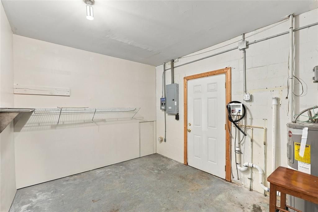 For Sale: $369,000 (2 beds, 1 baths, 850 Square Feet)