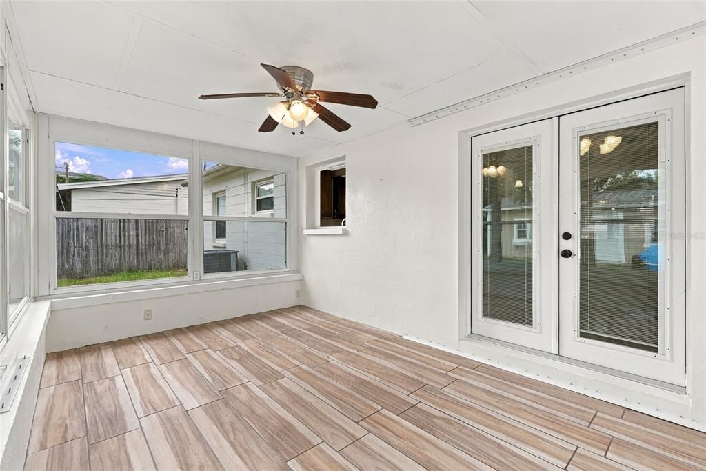 For Sale: $369,000 (2 beds, 1 baths, 850 Square Feet)