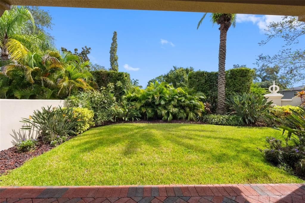 For Sale: $1,070,000 (4 beds, 3 baths, 2350 Square Feet)