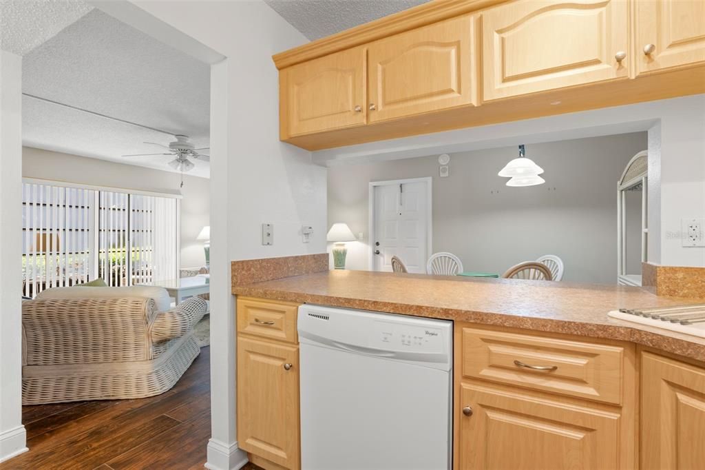 En Venta: $158,000 (2 camas, 2 baños, 979 Pies cuadrados)