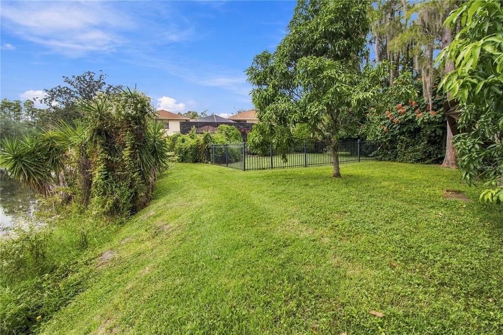 For Sale: $1,800,000 (5 beds, 6 baths, 6222 Square Feet)