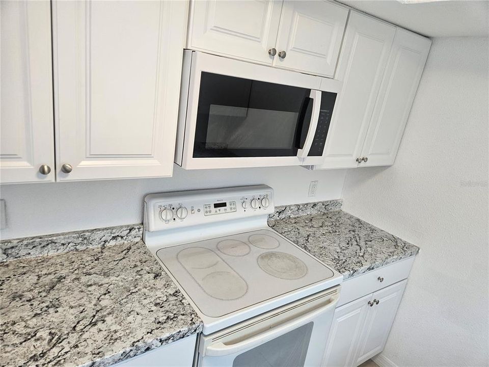 For Rent: $1,250 (1 beds, 1 baths, 798 Square Feet)