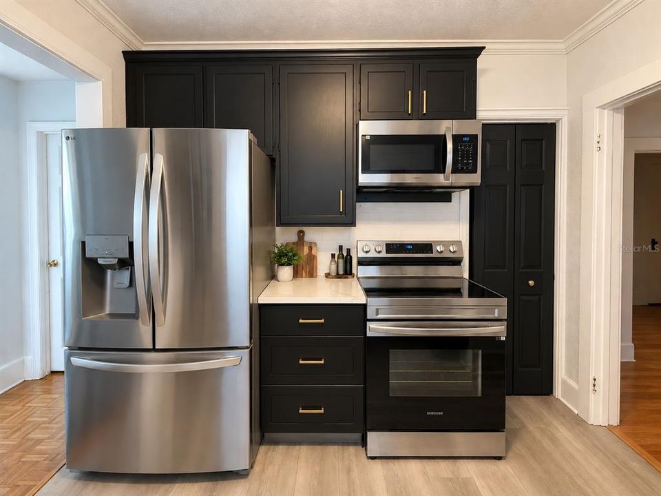 For Sale: $448,000 (3 beds, 1 baths, 1304 Square Feet)