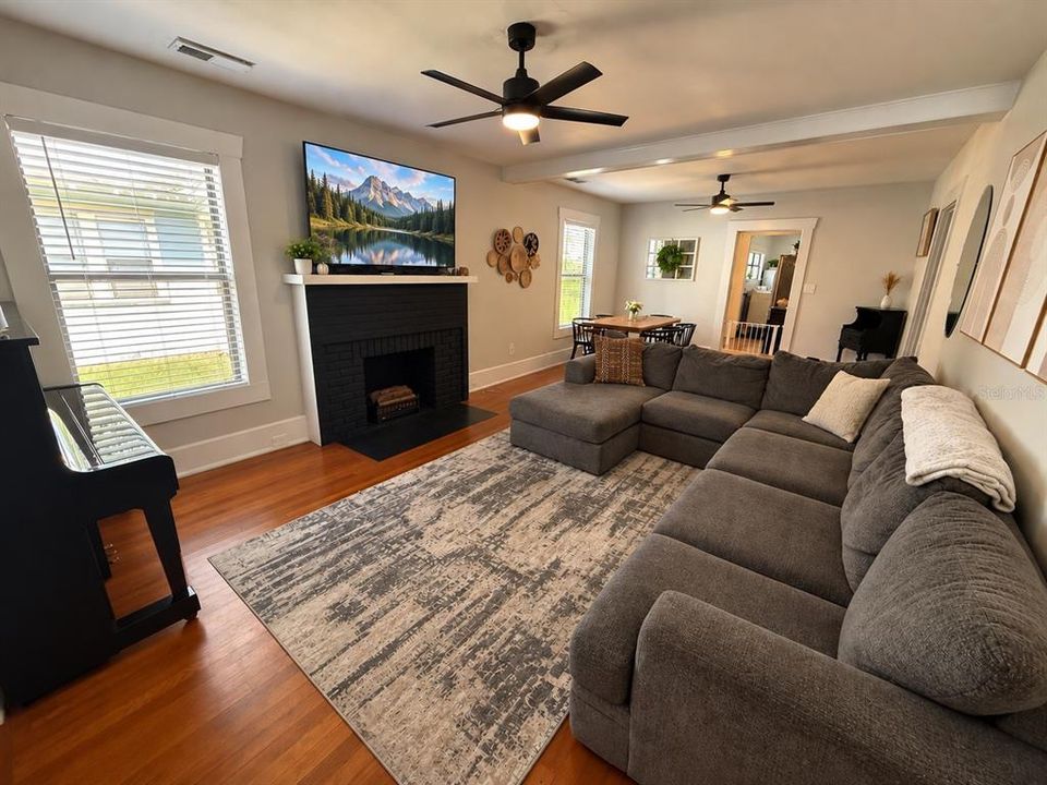 For Sale: $448,000 (3 beds, 1 baths, 1304 Square Feet)
