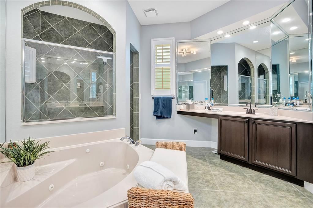 For Sale: $849,000 (4 beds, 3 baths, 2917 Square Feet)