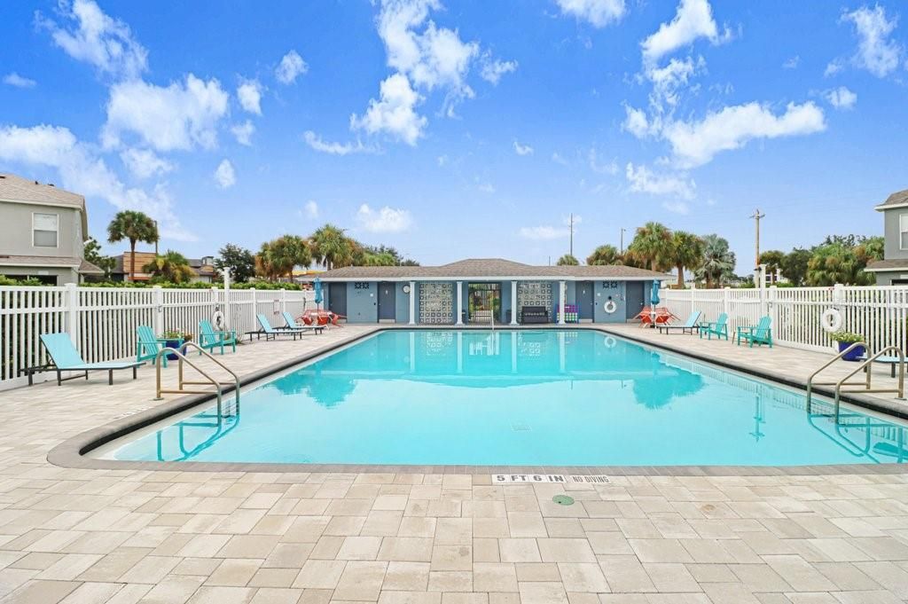 For Sale: $215,000 (2 beds, 2 baths, 1360 Square Feet)