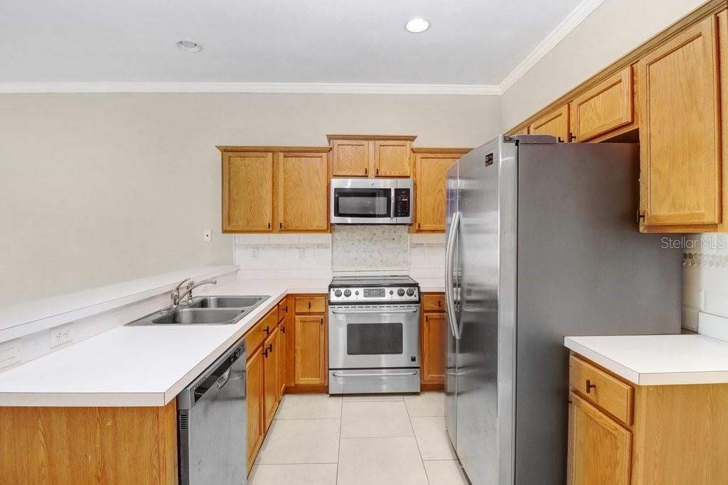 For Sale: $215,000 (2 beds, 2 baths, 1360 Square Feet)