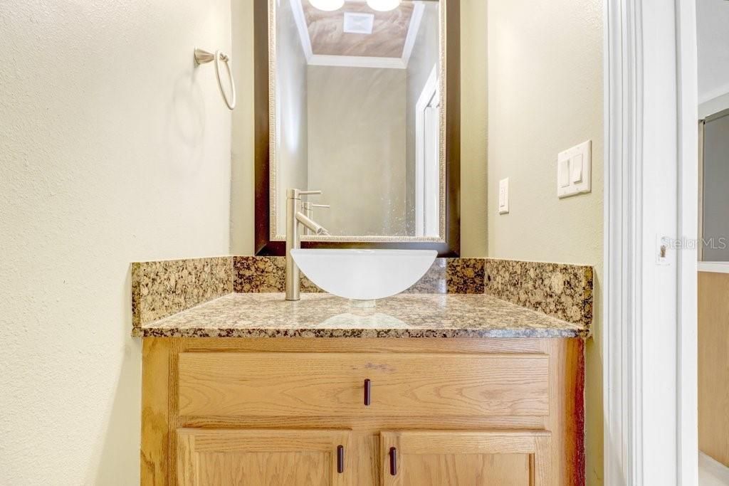 For Sale: $215,000 (2 beds, 2 baths, 1360 Square Feet)