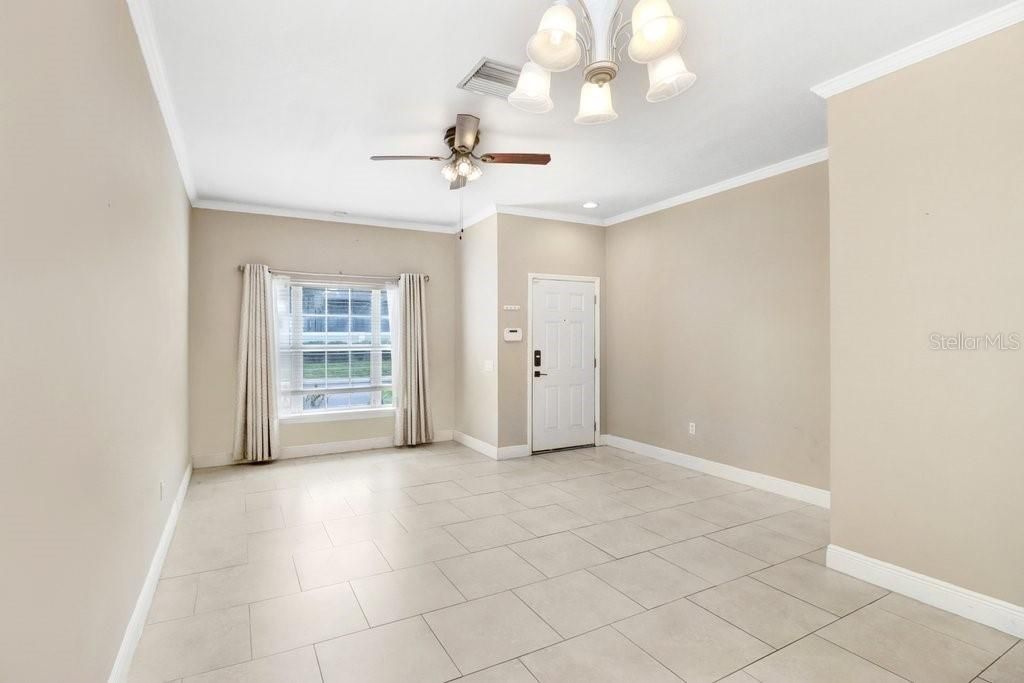 For Sale: $215,000 (2 beds, 2 baths, 1360 Square Feet)