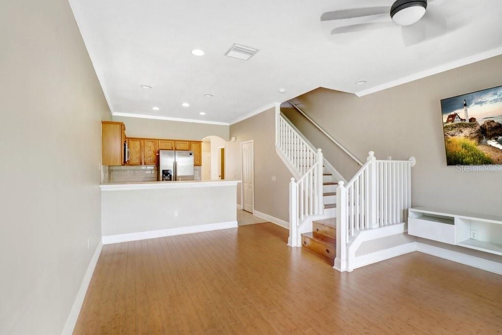 For Sale: $215,000 (2 beds, 2 baths, 1360 Square Feet)