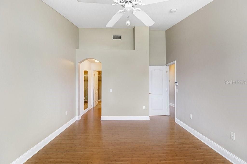 For Sale: $215,000 (2 beds, 2 baths, 1360 Square Feet)