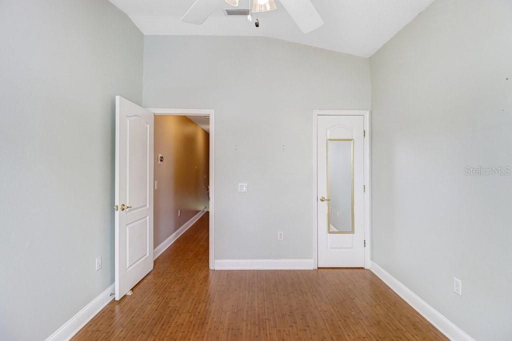 For Sale: $215,000 (2 beds, 2 baths, 1360 Square Feet)