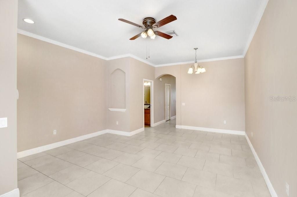 For Sale: $215,000 (2 beds, 2 baths, 1360 Square Feet)
