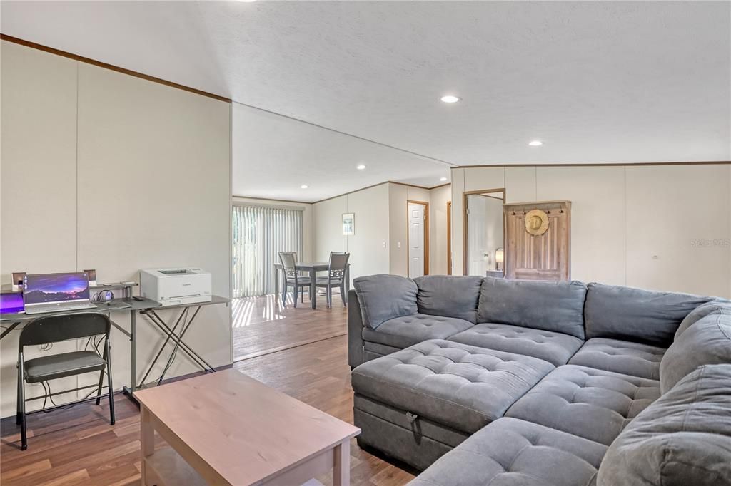 En Venta: $375,000 (3 camas, 2 baños, 1568 Pies cuadrados)